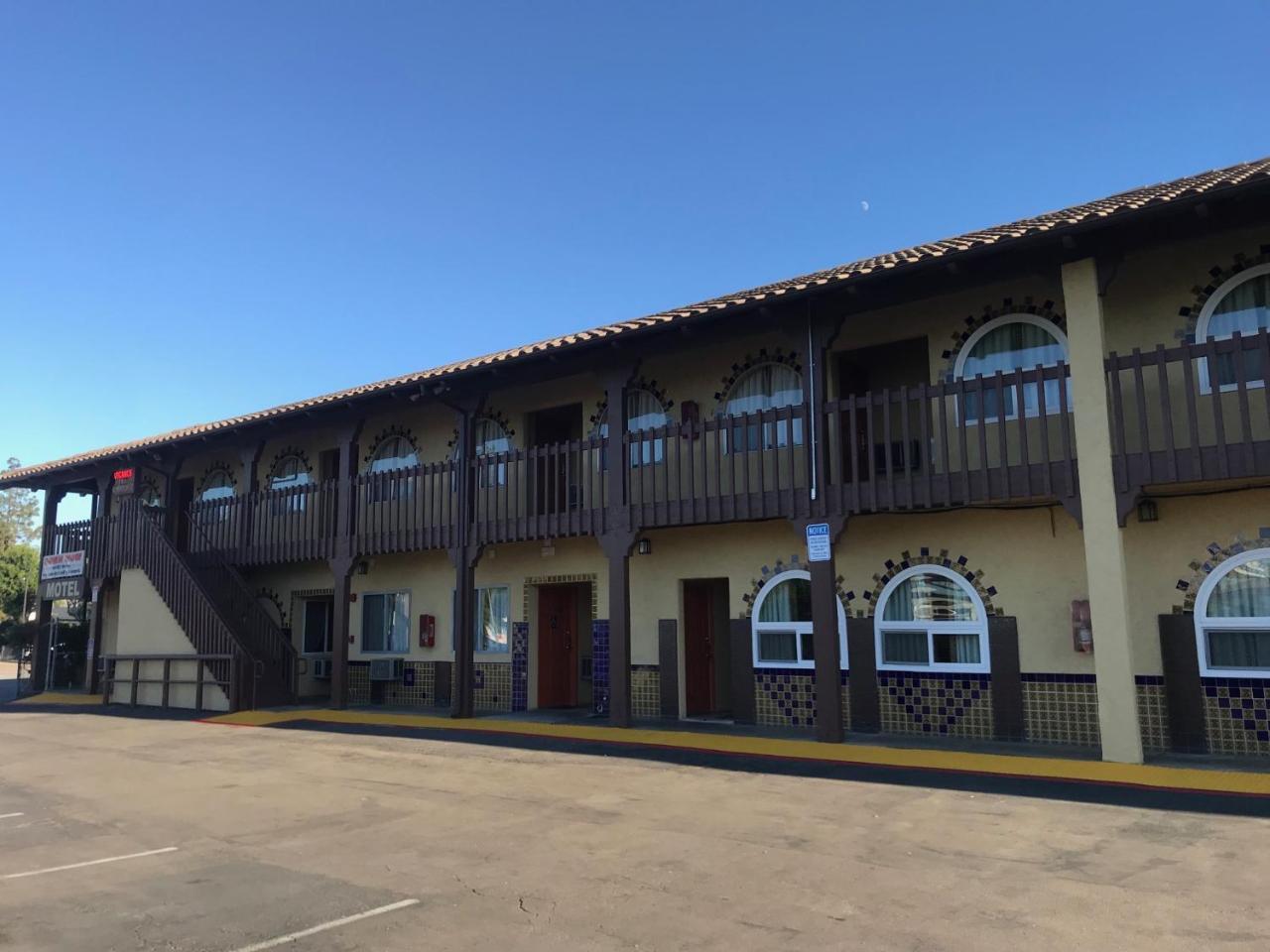 Hacienda Motel Ескондидо Екстериор снимка