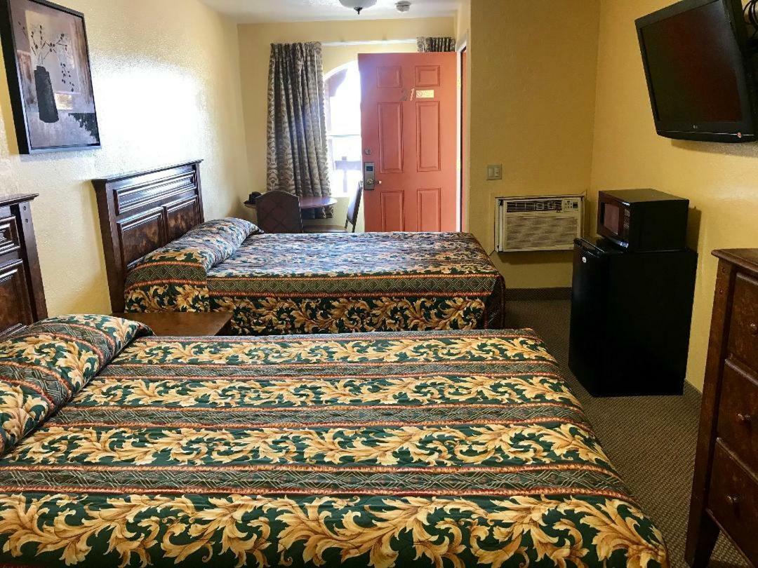 Hacienda Motel Ескондидо Екстериор снимка